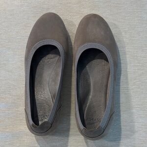 Taupe Dansko ballet flats